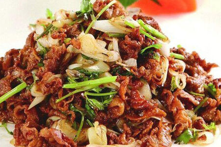 Жареная баранина с луком