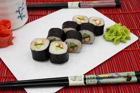 Мини ролл с угрём