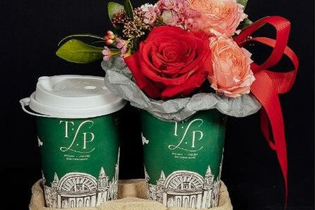 Цветы Red и напиток