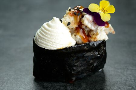 26. Гункан сыр, угорь, унаги