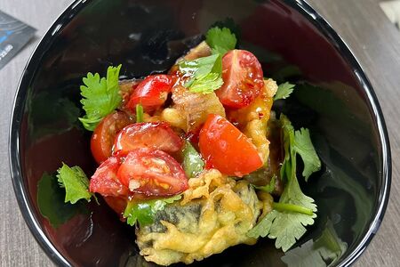 Теплый салат с баклажанами