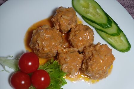 Ежики в томатно-сметанном соусе