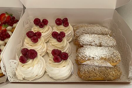 Набор ассорти павлова 6 шт и эклеры 6 шт