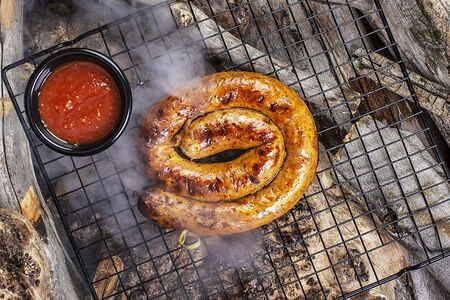 Жареная куриная колбаска с гарниром