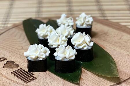 Норимаки со снежным крабом и сливочным сыром