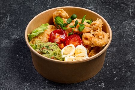 Кобб салат с креветками и кальмаром