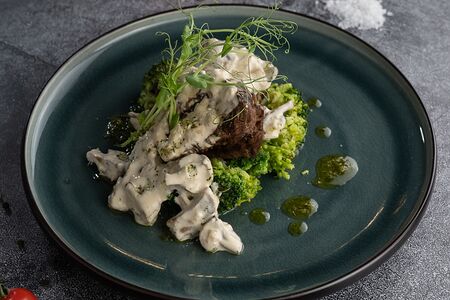 Медальоны из говядины