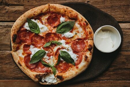 Чоризо, страчателла, земля из маслин