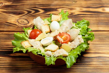 Салат Цезарь с курицей
