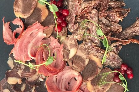 Мясные деликатесы
