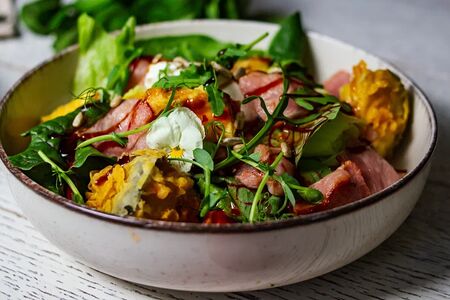 Салат с баклажанами и беконом