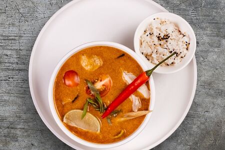 Том ям с курицей