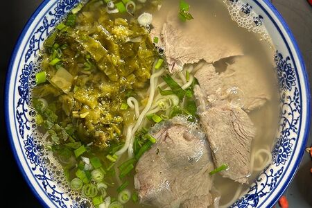 Рамен с говядиной и кислой капустой