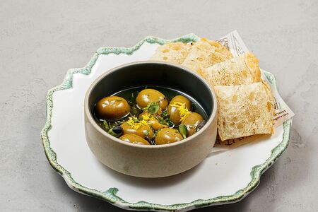 Оливки в пряном масле с чиабаттой