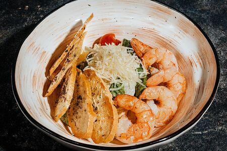 Цезарь с тигровыми креветками