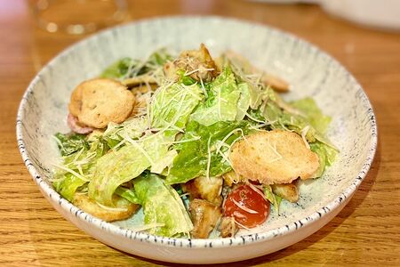 Салат Цезарь с курицей
