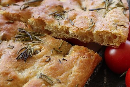Чиабатта с морской солью и розмарином