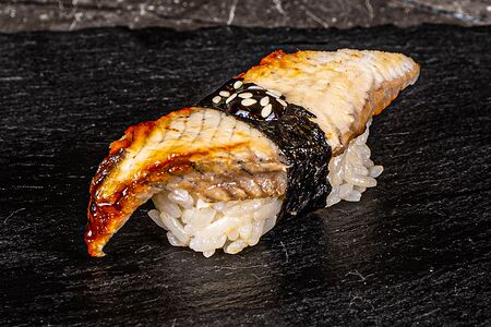 Суши с угрем