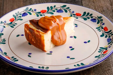 Чизкейк из страны Басков с соленой карамелью