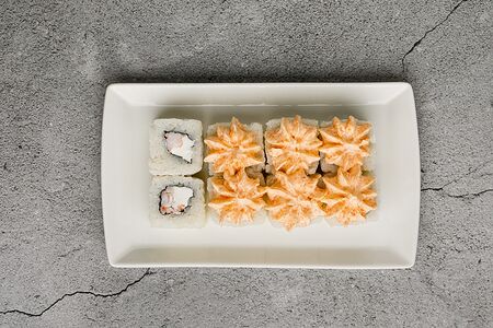 Ролл Лава со снежным крабом