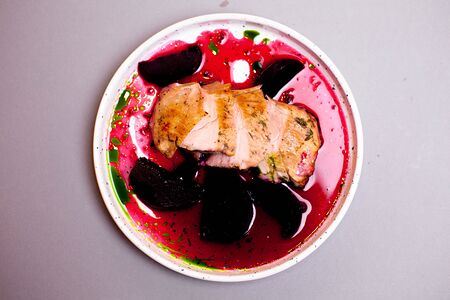 Свиная вырезка со свекольной конфетой