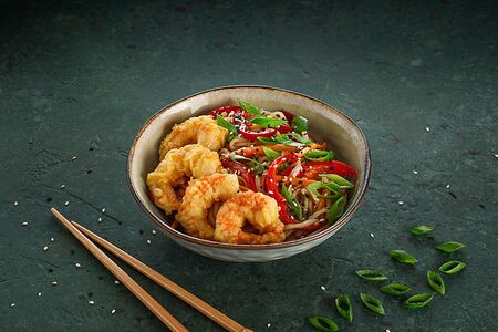 Вок с креветками в соусе пад тай