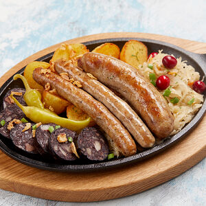 Ассорти из колбас с домашней аджикой