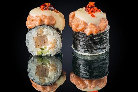 Запеченный ролл с лососем