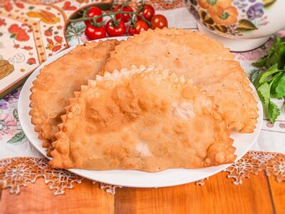 Чебурек из свинины и говядины