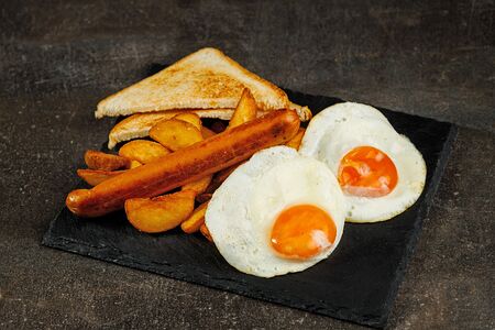 Комбо с сосиской и картофелем по-деревенски