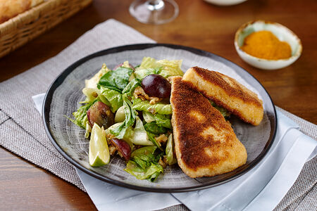 Салат с жареным сулугуни