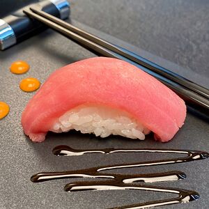 Суши с тунцом