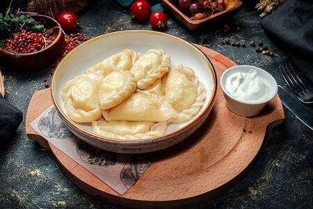 Вареники с творогом и сметаной