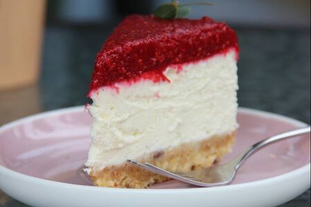 Чизкейк ванильный с малиной