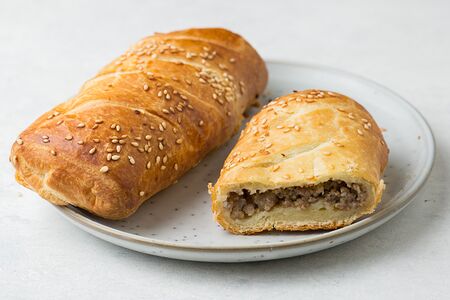 Слойка с мясом и яйцом