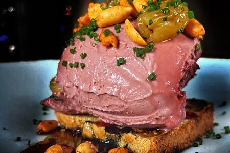 Паштет из утиной печени на фруктовом хлебе