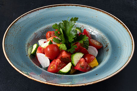 Салат со свежими овощами