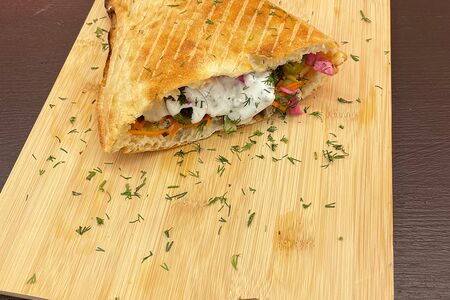 Шаверма в грузинском лаваше