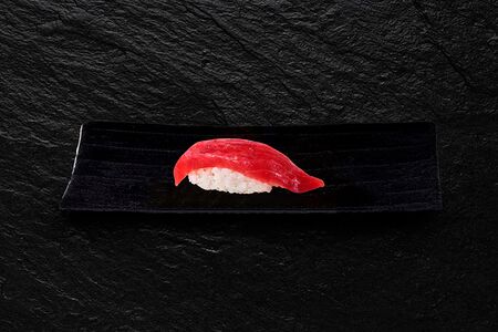 Суши с тунцом