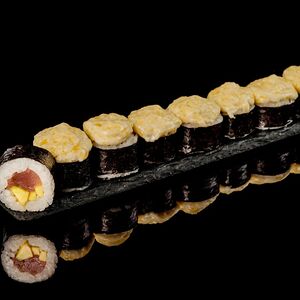 Տաք ռոլլ թունայով