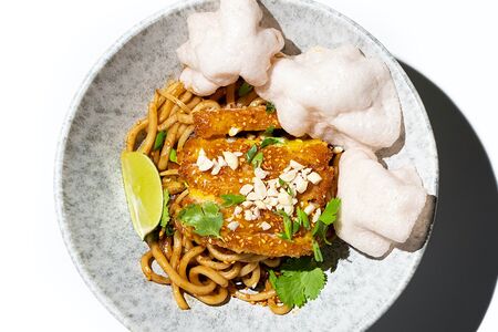 Удон с цыпленком в стиле Пад Тай