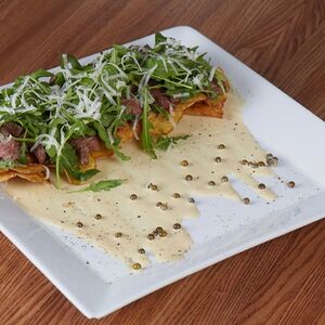 Тальята с картофелем, руколой и пармезаном