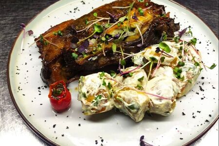 Грудинка теленка с молодым картофелем