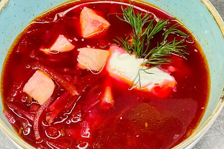 Борщ с цыпленком и сметаной