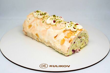Десерт Ролл-суфле с фисташкой