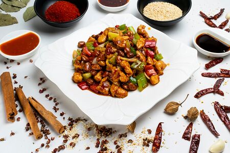 Жареная курица с арахисом