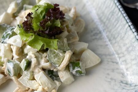 Салат с кальмаром