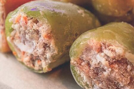 Перец фаршированный мясом и рисом