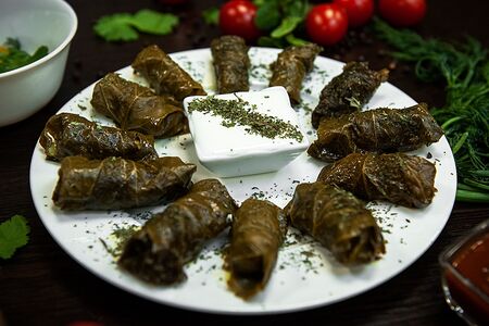 Долма в винoградных листьях