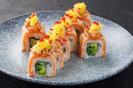 Ролл Тартар из лосося опаленный